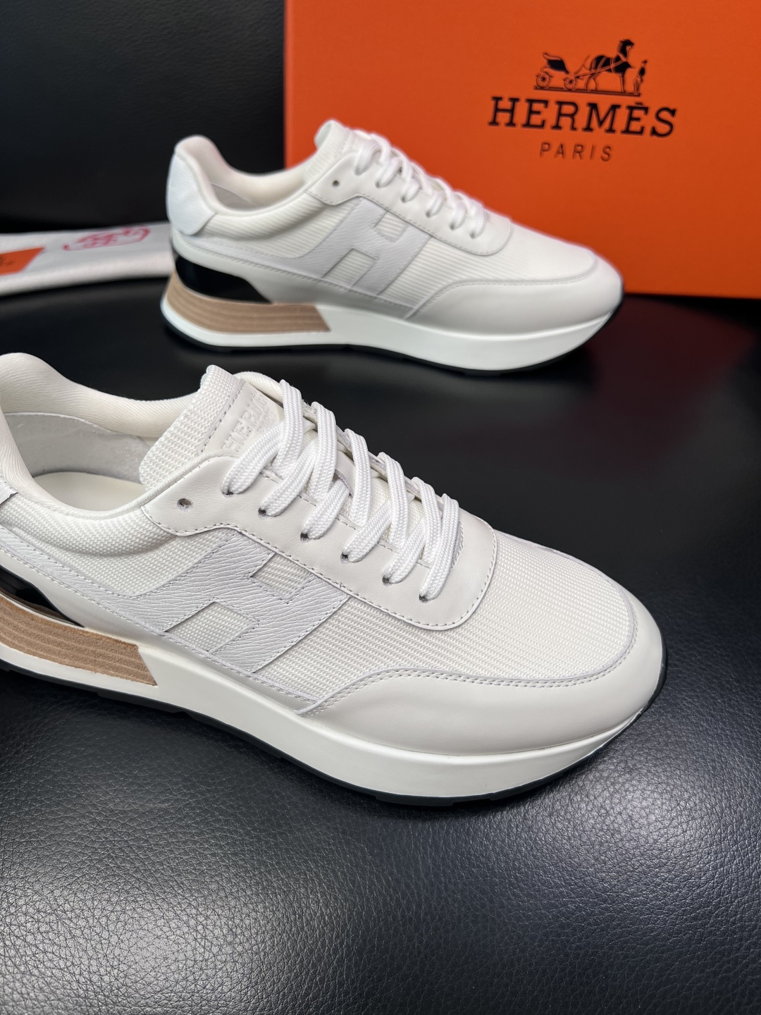 Hermes  高品质  顶级工艺品  爱马仕 专柜同步 原厂配置，意大利进口原版牛皮面料，高品质拼接工