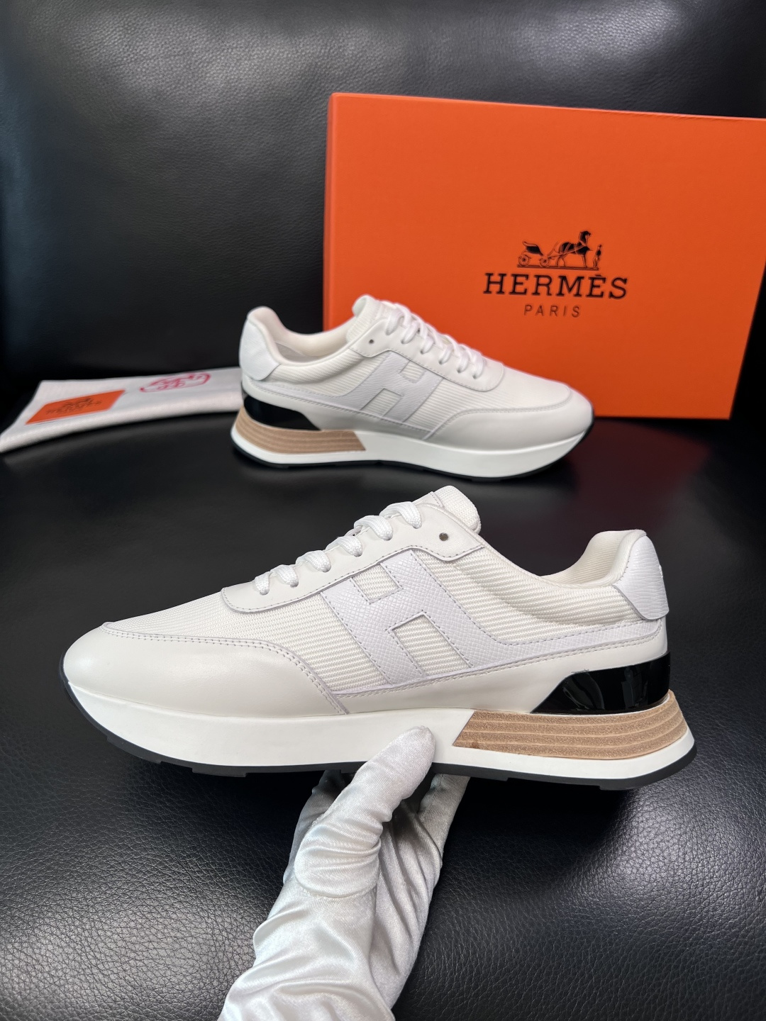 Hermes  高品质  顶级工艺品  爱马仕 专柜同步 原厂配置，意大利进口原版牛皮面料，高品质拼接工