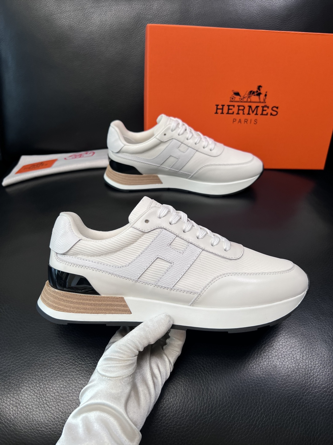 Hermes  高品质  顶级工艺品  爱马仕 专柜同步 原厂配置，意大利进口原版牛皮面料，高品质拼接工