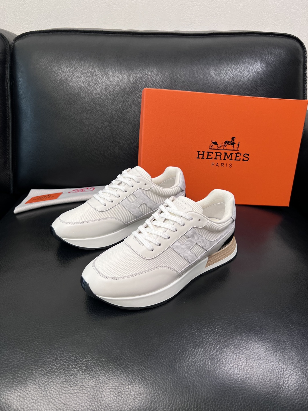 Hermes  高品质  顶级工艺品  爱马仕 专柜同步 原厂配置，意大利进口原版牛皮面料，高品质拼接工