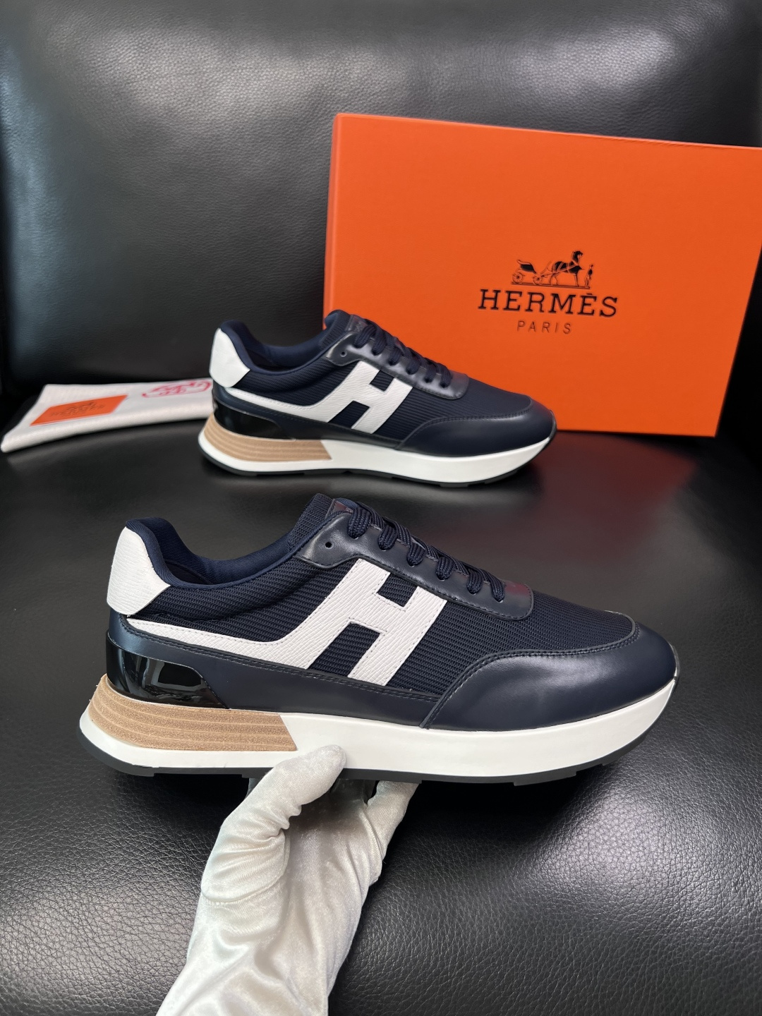 Hermes  高品质  顶级工艺品  爱马仕 专柜同步 原厂配置，意大利进口原版牛皮面料，高品质拼接工