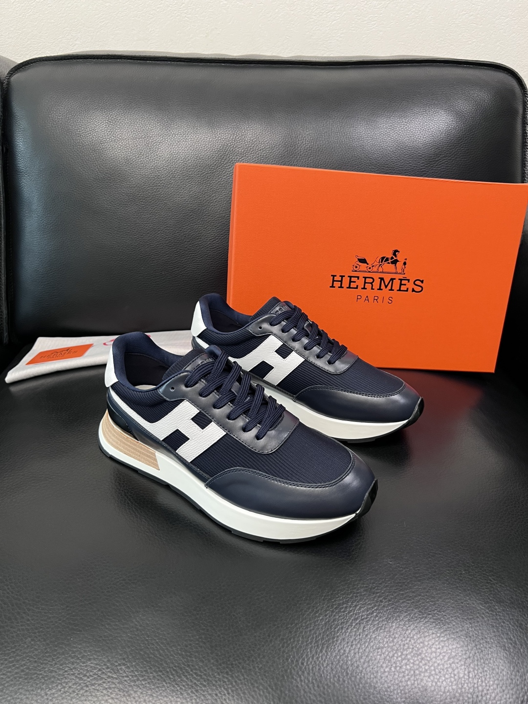 Hermes  高品质  顶级工艺品  爱马仕 专柜同步 原厂配置，意大利进口原版牛皮面料，高品质拼接工