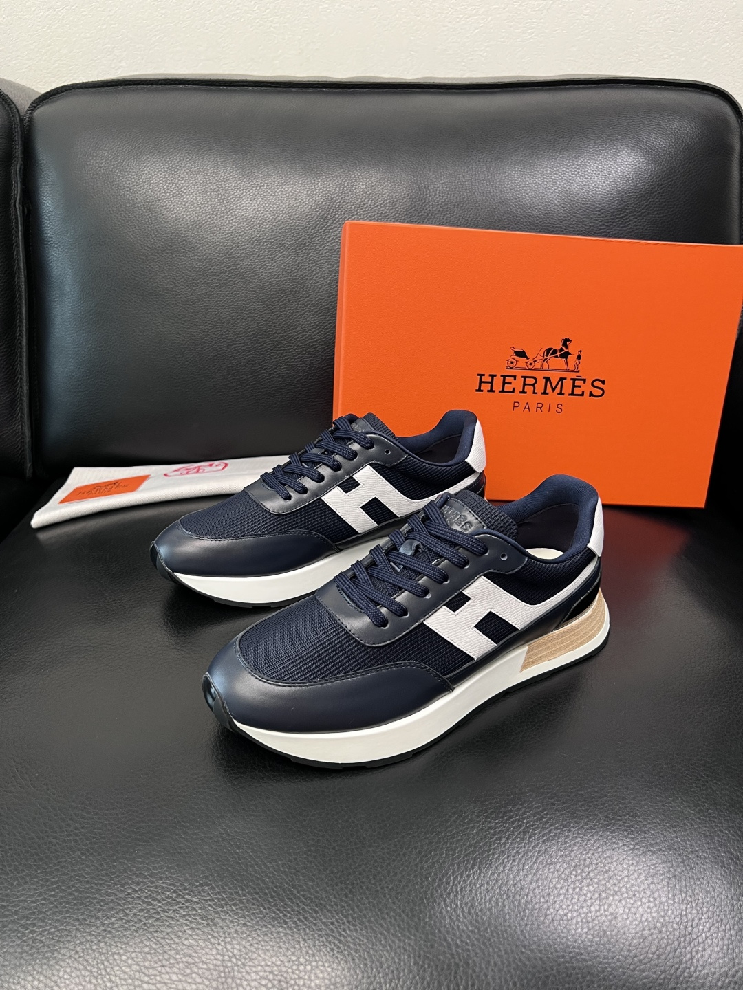 Hermes  高品质  顶级工艺品  爱马仕 专柜同步 原厂配置，意大利进口原版牛皮面料，高品质拼接工