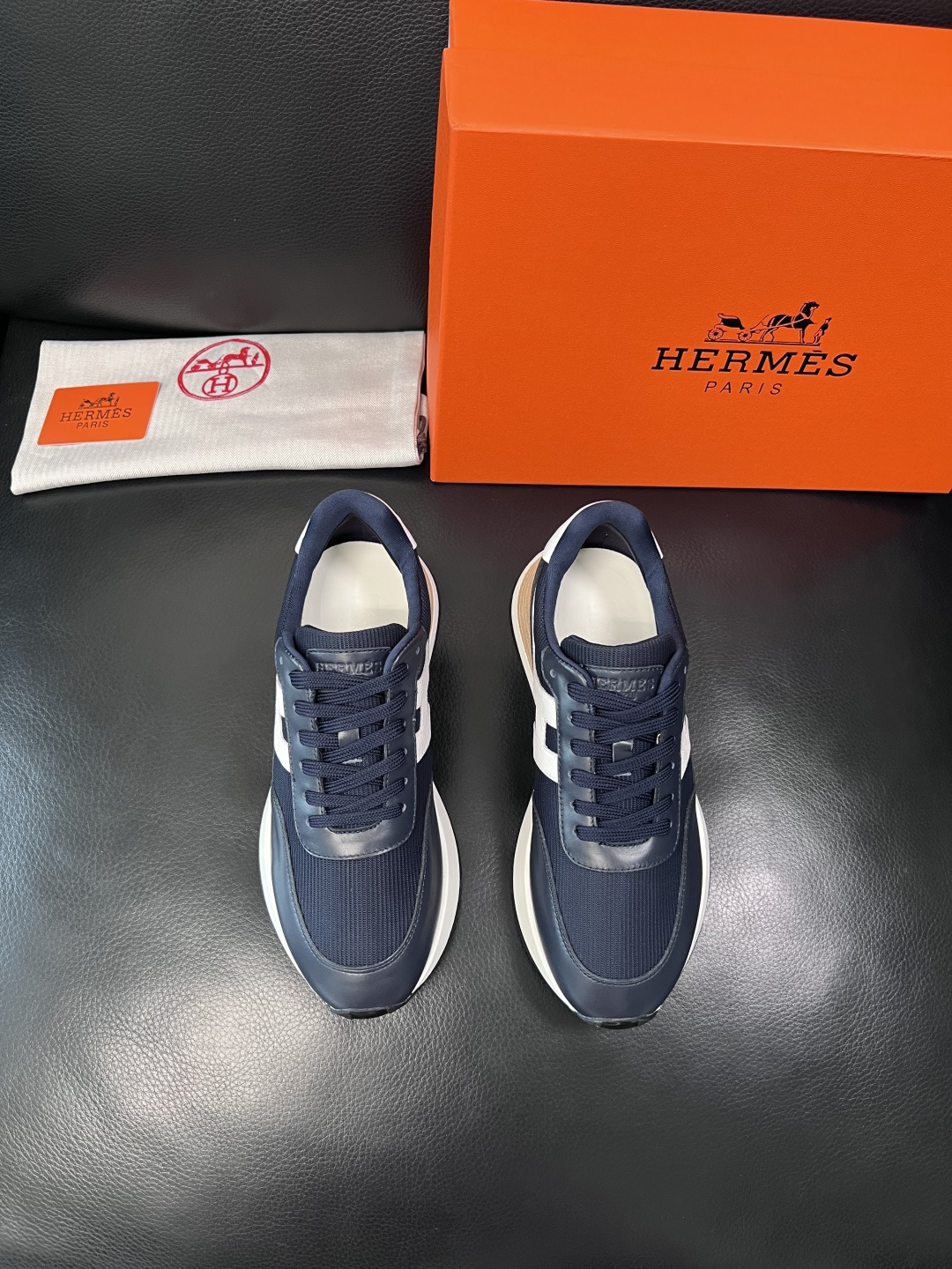 Hermes  高品质  顶级工艺品  爱马仕 专柜同步 原厂配置，意大利进口原版牛皮面料，高品质拼接工
