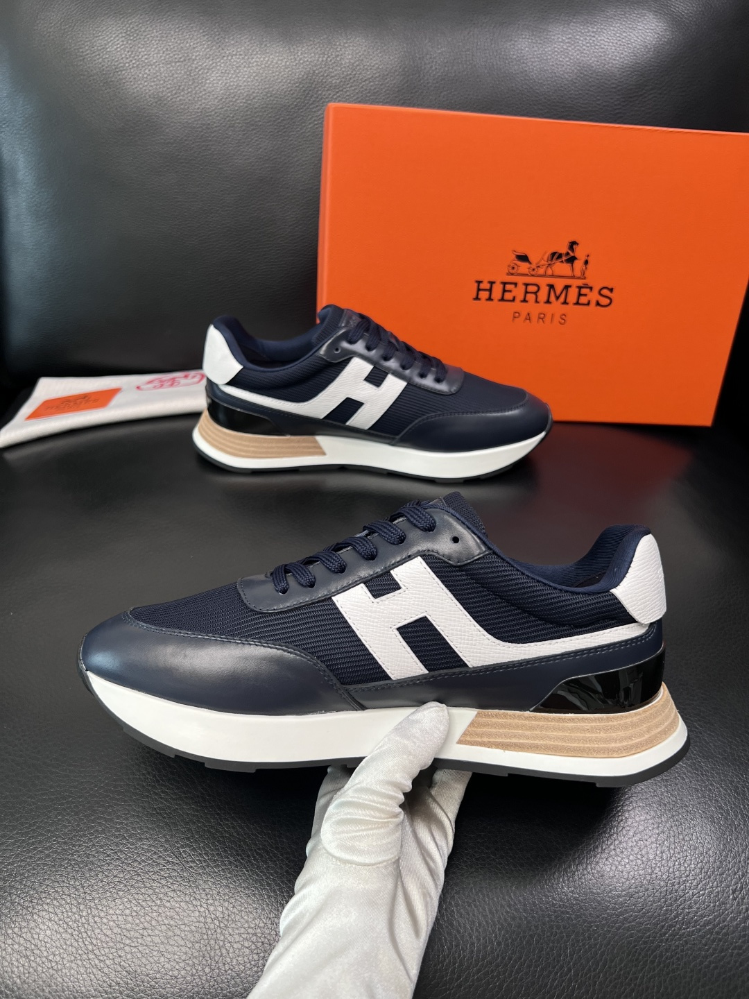 Hermes  高品质  顶级工艺品  爱马仕 专柜同步 原厂配置，意大利进口原版牛皮面料，高品质拼接工