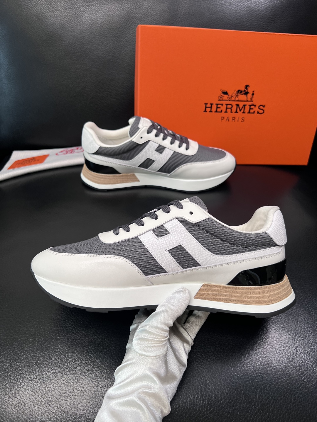 Hermes  高品质  顶级工艺品  爱马仕 专柜同步 原厂配置，意大利进口原版牛皮面料，高品质拼接工