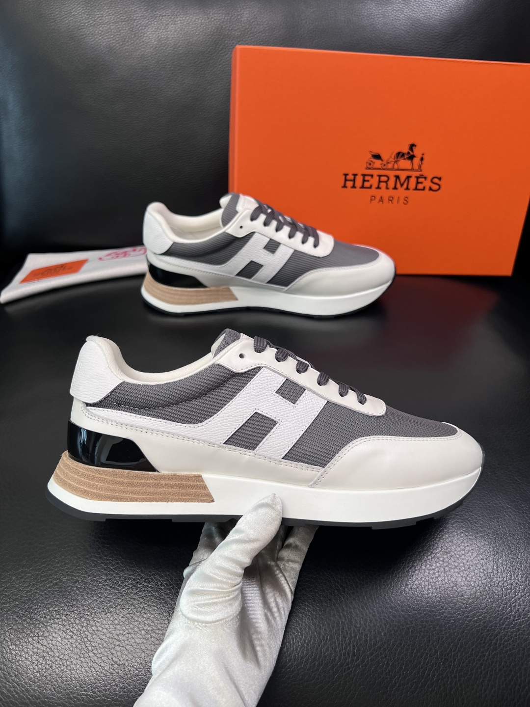 Hermes  高品质  顶级工艺品  爱马仕 专柜同步 原厂配置，意大利进口原版牛皮面料，高品质拼接工