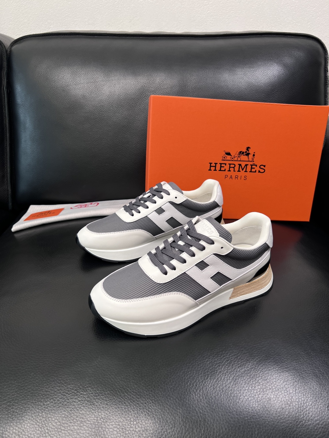 Hermes  高品质  顶级工艺品  爱马仕 专柜同步 原厂配置，意大利进口原版牛皮面料，高品质拼接工