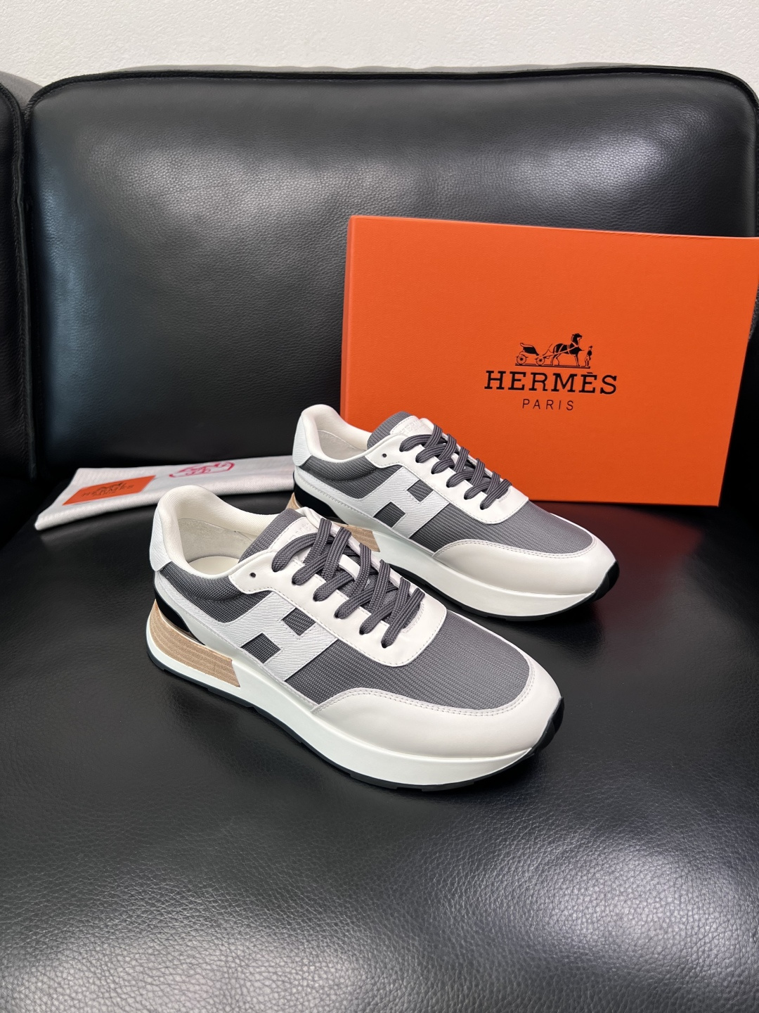 Hermes  高品质  顶级工艺品  爱马仕 专柜同步 原厂配置，意大利进口原版牛皮面料，高品质拼接工