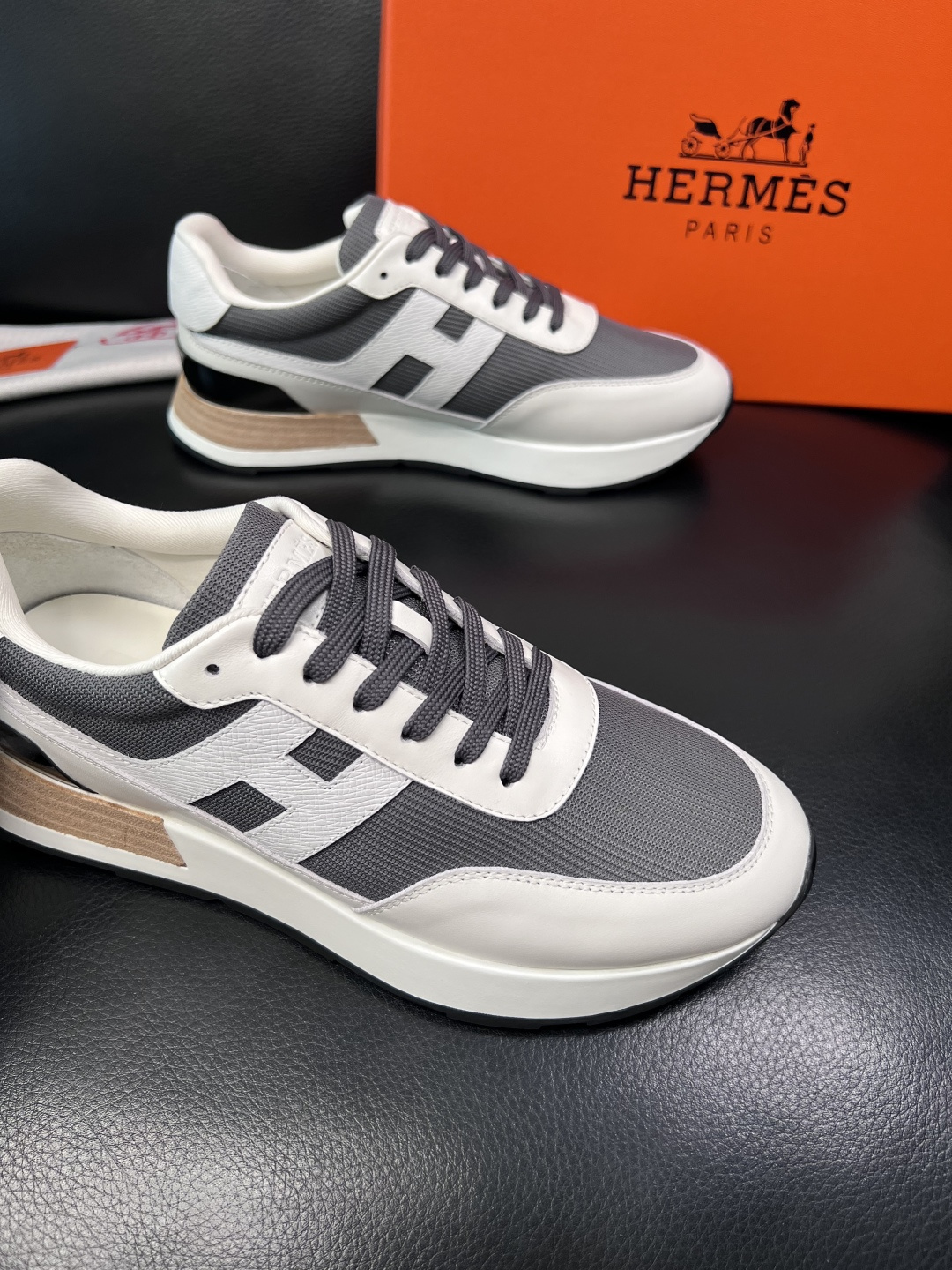 Hermes  高品质  顶级工艺品  爱马仕 专柜同步 原厂配置，意大利进口原版牛皮面料，高品质拼接工