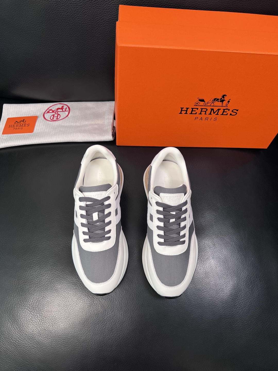 Hermes  高品质  顶级工艺品  爱马仕 专柜同步 原厂配置，意大利进口原版牛皮面料，高品质拼接工