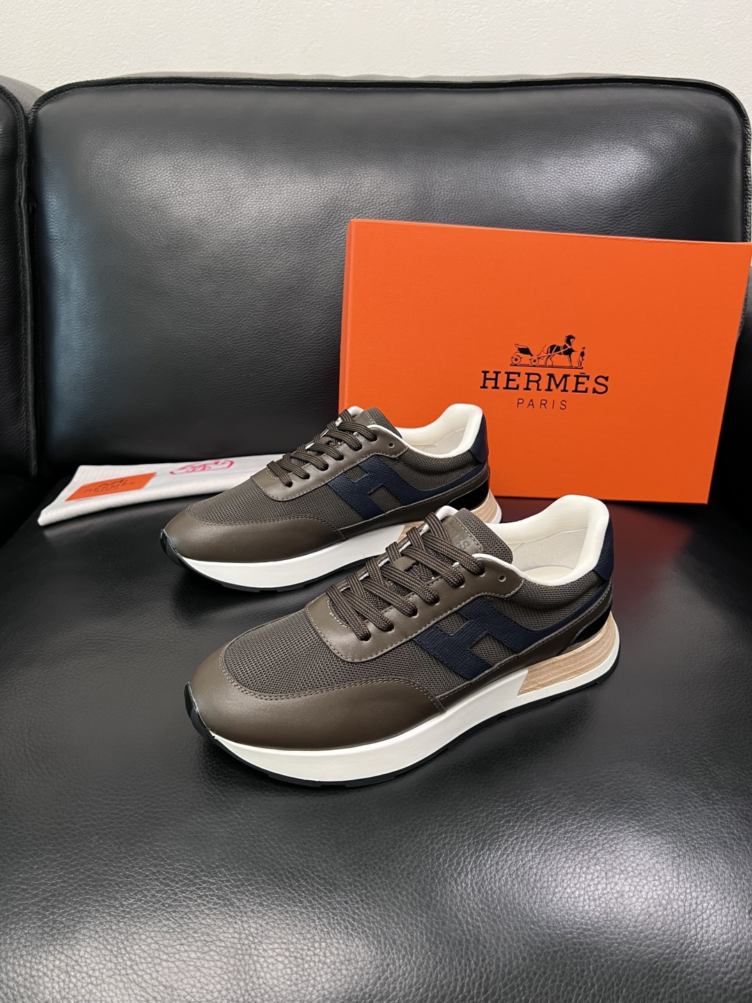 Hermes  高品质  顶级工艺品  爱马仕 专柜同步 原厂配置，意大利进口原版牛皮面料，高品质拼接工