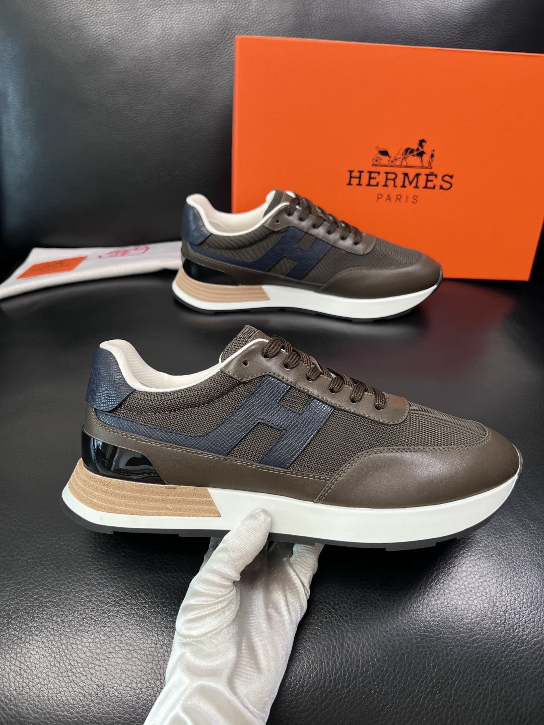 Hermes  高品质  顶级工艺品  爱马仕 专柜同步 原厂配置，意大利进口原版牛皮面料，高品质拼接工