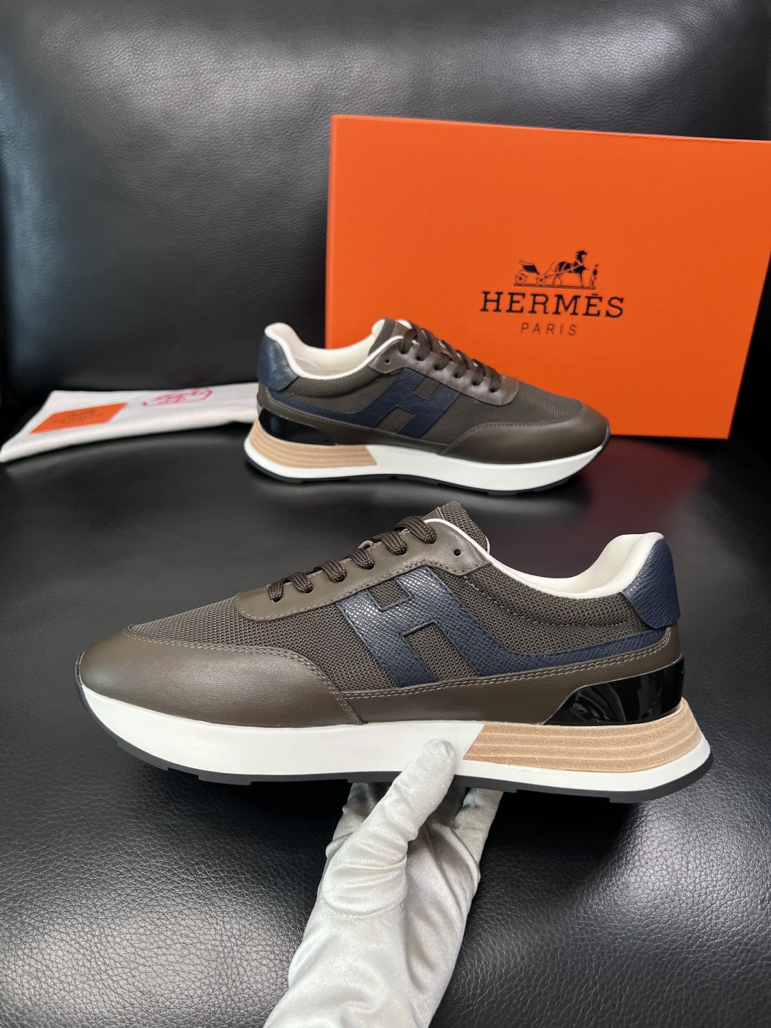 Hermes  高品质  顶级工艺品  爱马仕 专柜同步 原厂配置，意大利进口原版牛皮面料，高品质拼接工