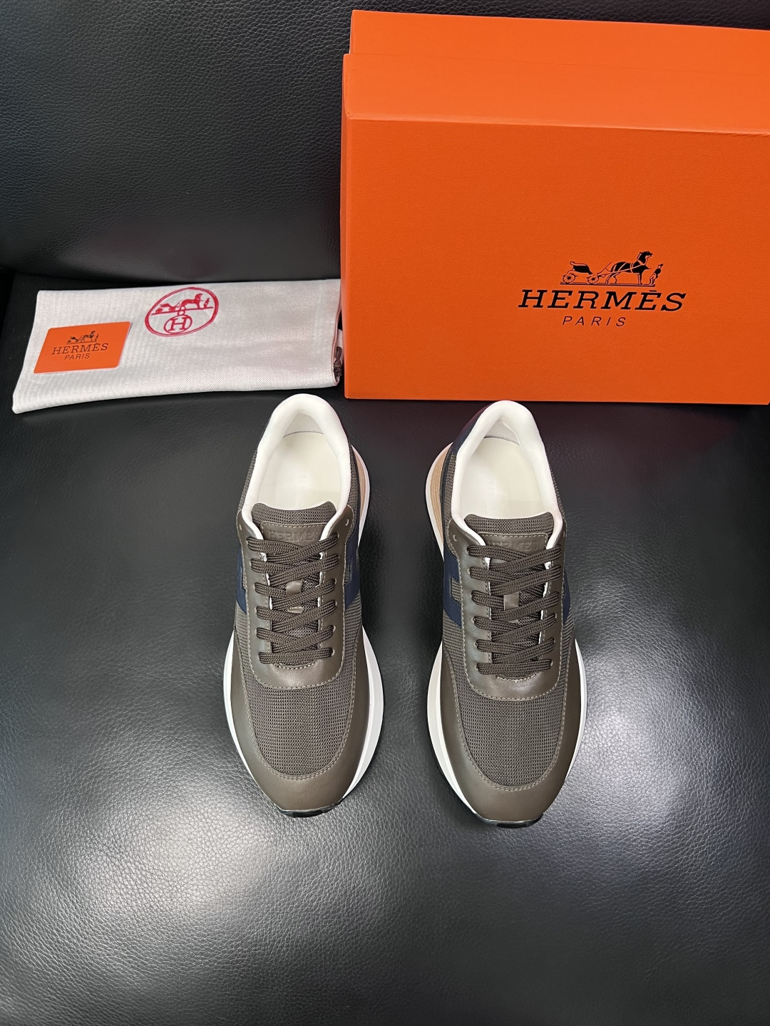 Hermes  高品质  顶级工艺品  爱马仕 专柜同步 原厂配置，意大利进口原版牛皮面料，高品质拼接工