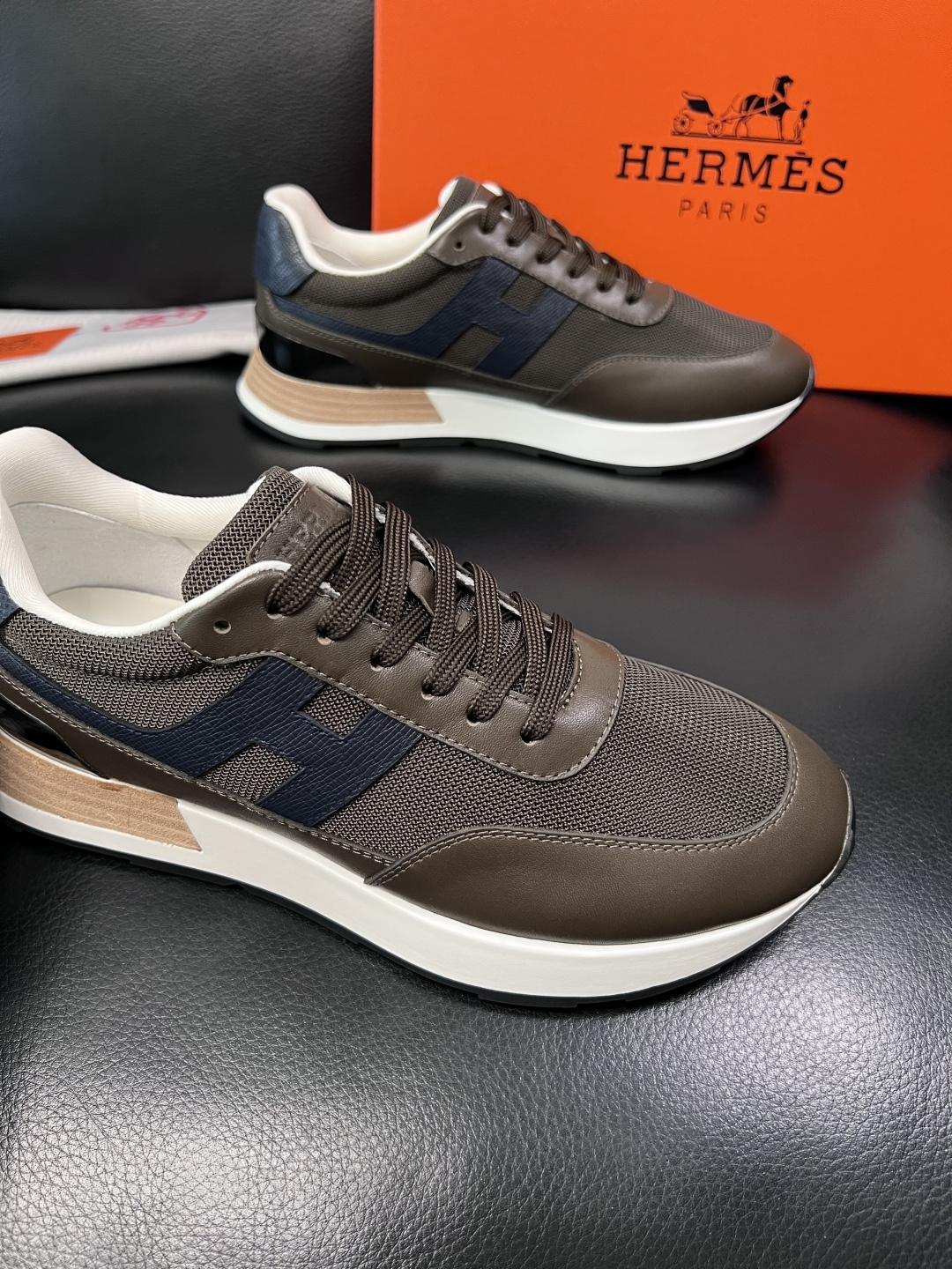 Hermes  高品质  顶级工艺品  爱马仕 专柜同步 原厂配置，意大利进口原版牛皮面料，高品质拼接工