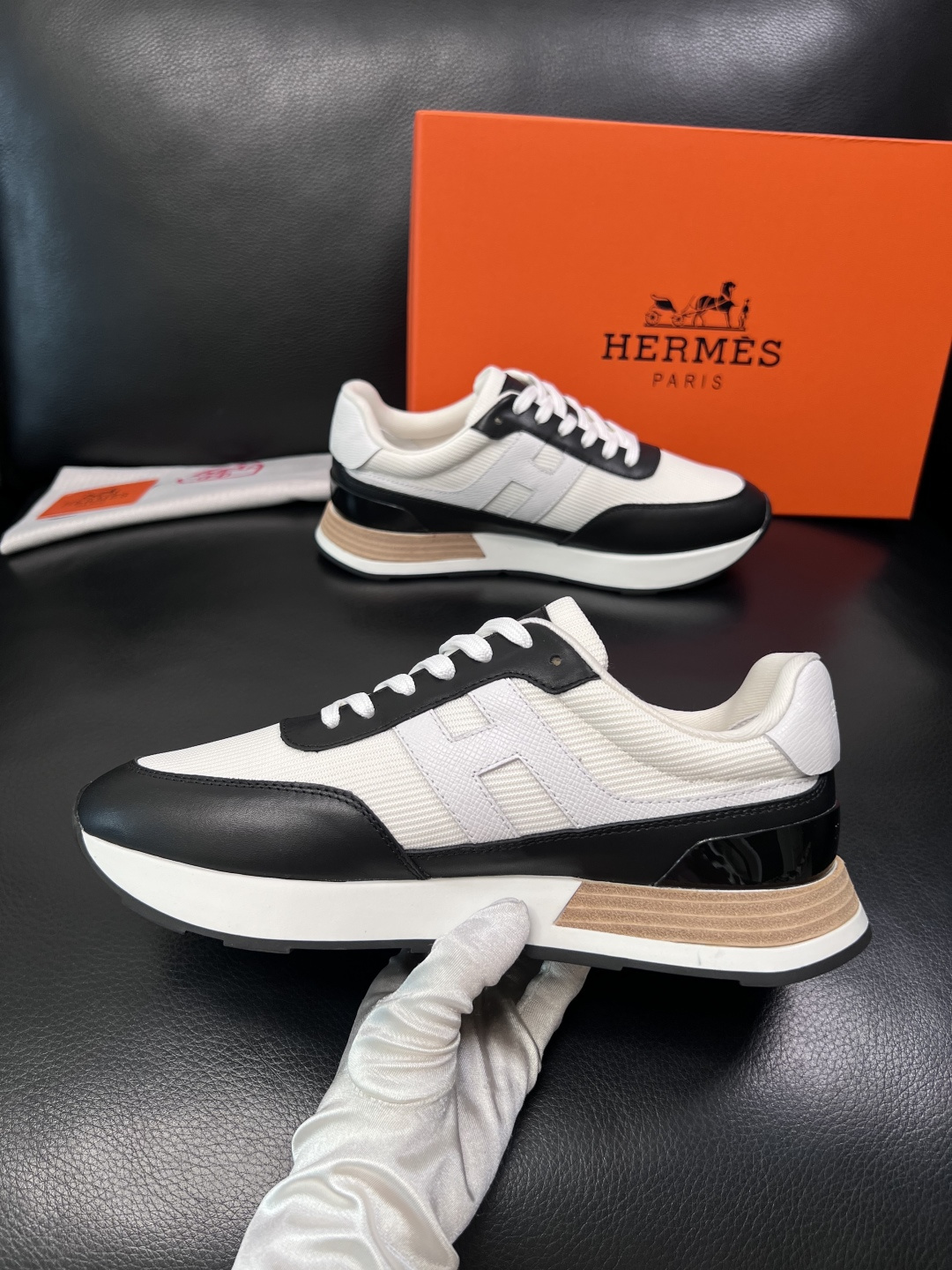 Hermes  高品质  顶级工艺品  爱马仕 专柜同步 原厂配置，意大利进口原版牛皮面料，高品质拼接工