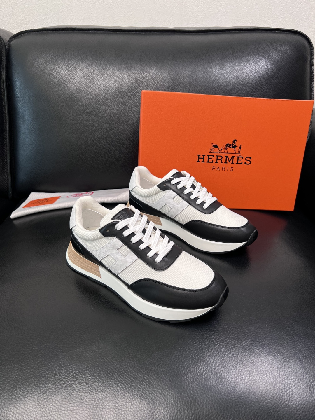 Hermes  高品质  顶级工艺品  爱马仕 专柜同步 原厂配置，意大利进口原版牛皮面料，高品质拼接工