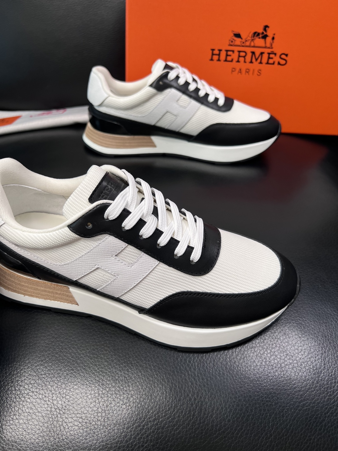 Hermes  高品质  顶级工艺品  爱马仕 专柜同步 原厂配置，意大利进口原版牛皮面料，高品质拼接工