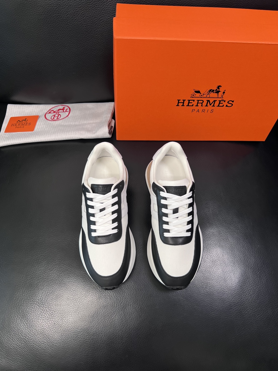 Hermes  高品质  顶级工艺品  爱马仕 专柜同步 原厂配置，意大利进口原版牛皮面料，高品质拼接工