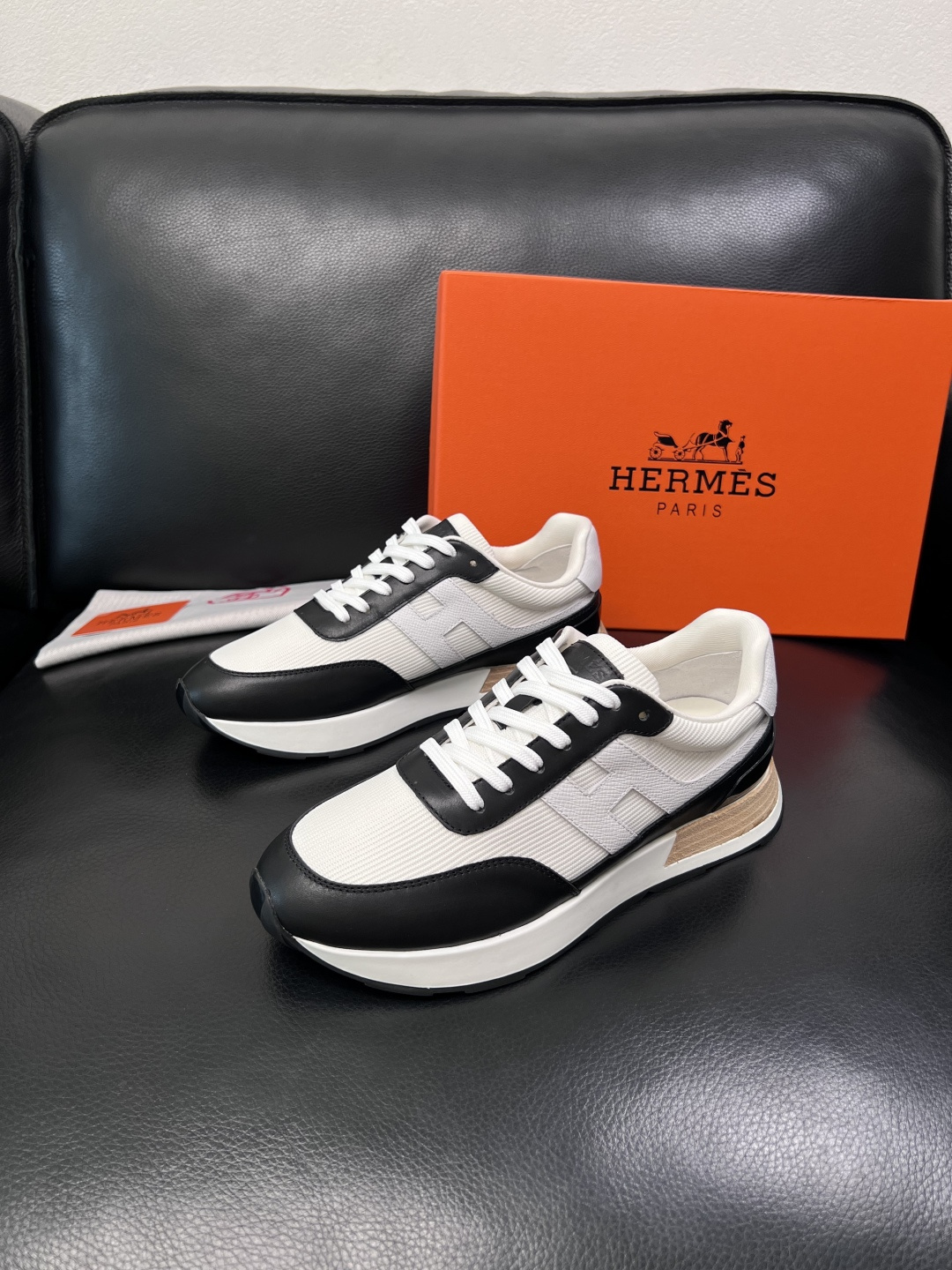 Hermes  高品质  顶级工艺品  爱马仕 专柜同步 原厂配置，意大利进口原版牛皮面料，高品质拼接工