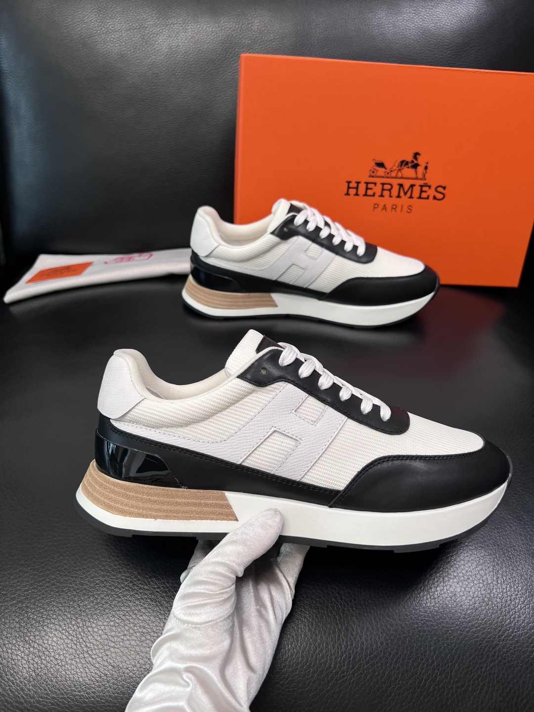 Hermes  高品质  顶级工艺品  爱马仕 专柜同步 原厂配置，意大利进口原版牛皮面料，高品质拼接工
