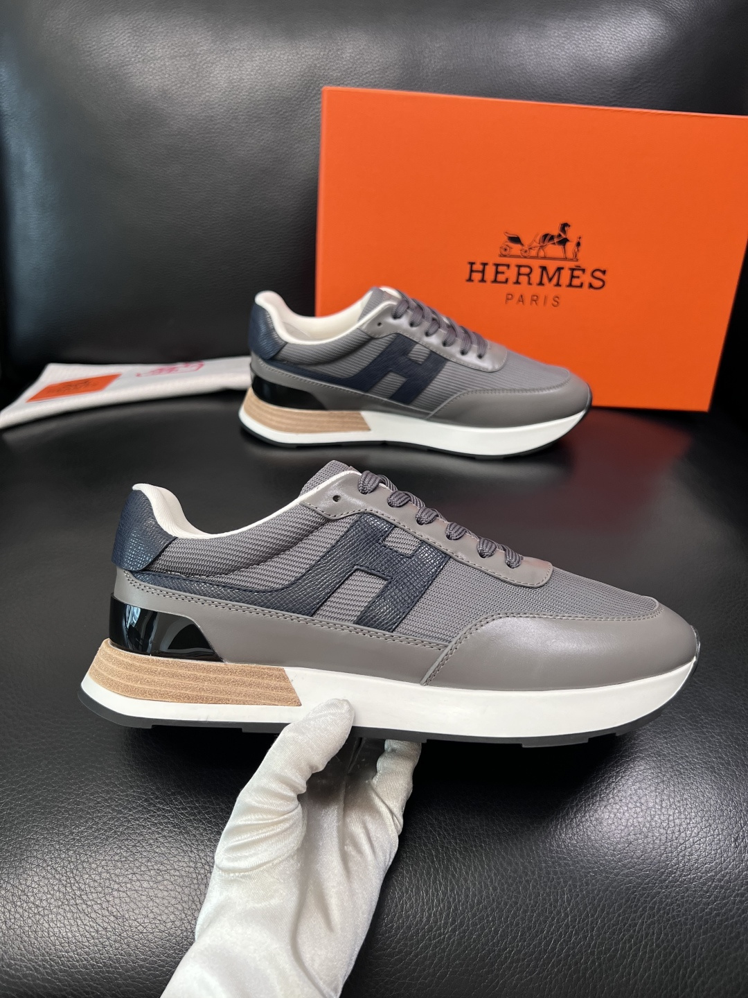 Hermes  高品质  顶级工艺品  爱马仕 专柜同步 原厂配置，意大利进口原版牛皮面料，高品质拼接工