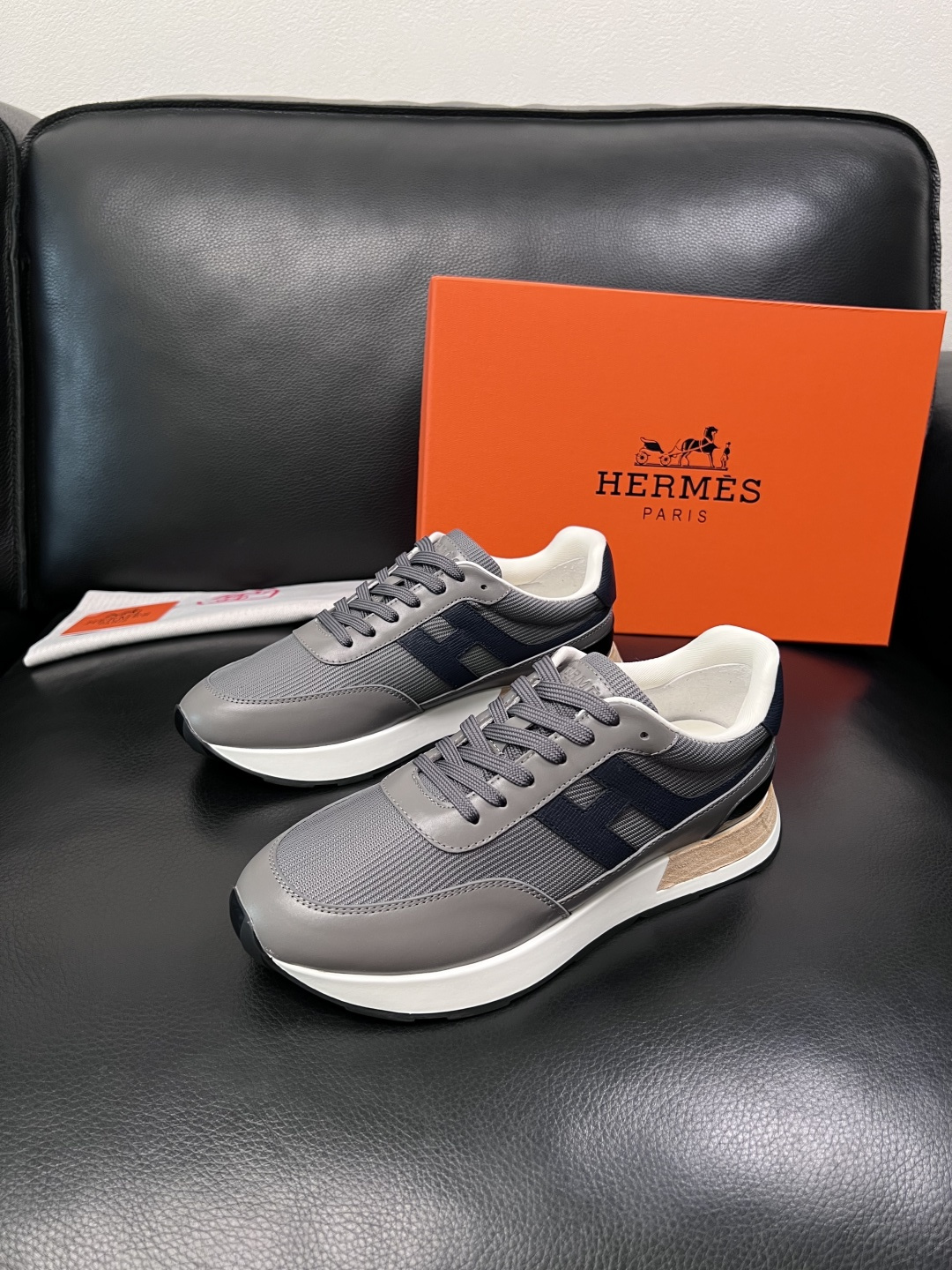 Hermes  高品质  顶级工艺品  爱马仕 专柜同步 原厂配置，意大利进口原版牛皮面料，高品质拼接工