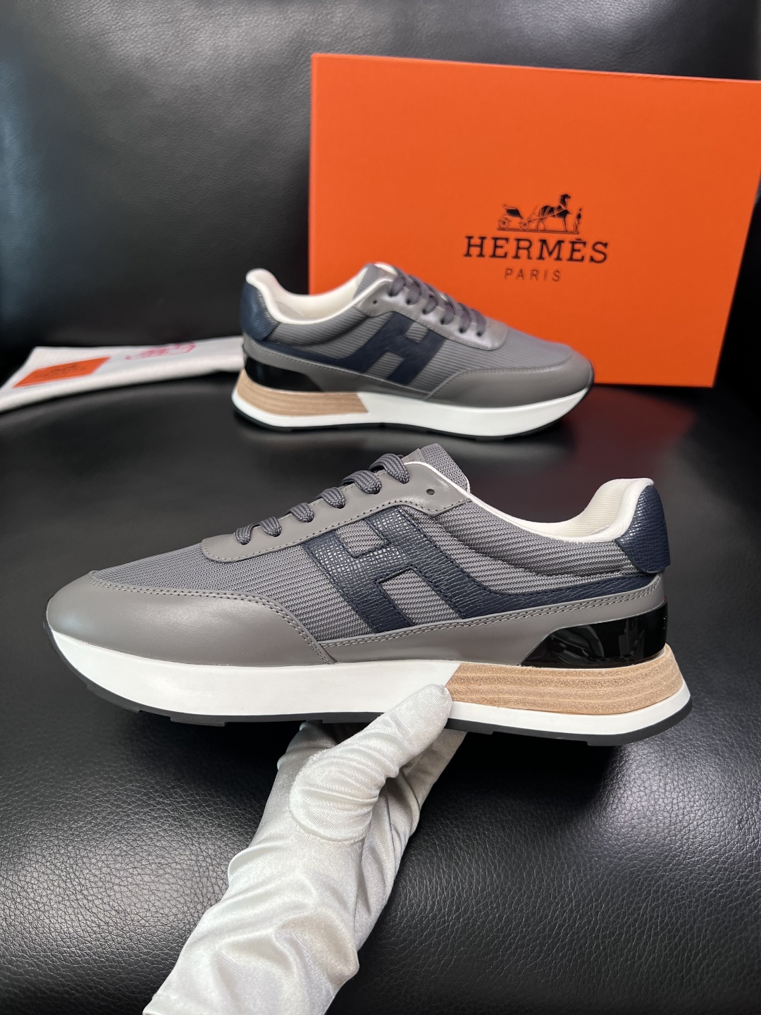 Hermes  高品质  顶级工艺品  爱马仕 专柜同步 原厂配置，意大利进口原版牛皮面料，高品质拼接工