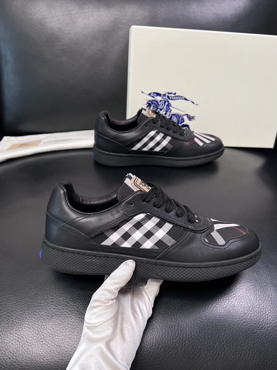 BURBERRY  顶级工艺品 巴宝莉 专柜同步，原厂配置意大利进口牛皮面料，高品质复杂拼接工艺，进口牛