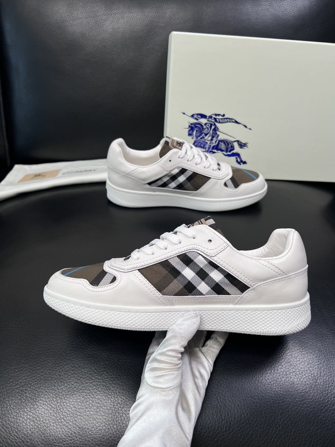 BURBERRY  顶级工艺品 巴宝莉 专柜同步，原厂配置意大利进口牛皮面料，高品质复杂拼接工艺，进口牛