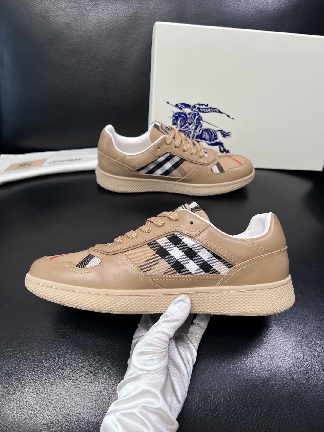 BURBERRY  顶级工艺品 巴宝莉 专柜同步，原厂配置意大利进口牛皮面料，高品质复杂拼接工艺，进口牛