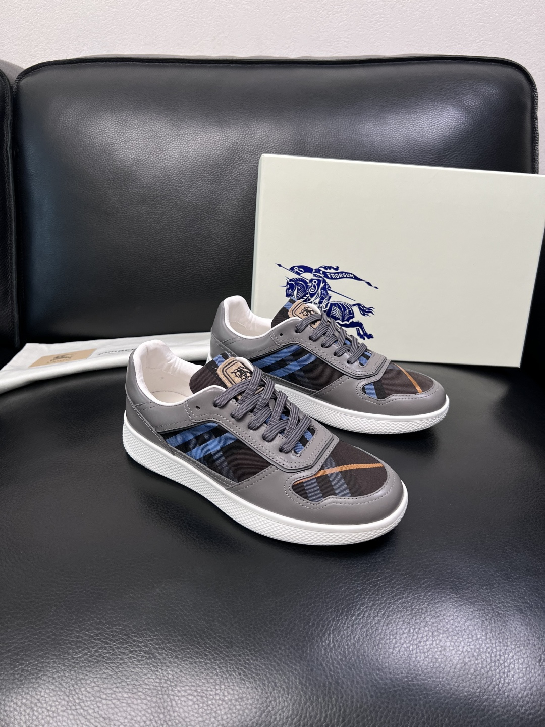 BURBERRY  顶级工艺品 巴宝莉 专柜同步，原厂配置意大利进口牛皮面料，高品质复杂拼接工艺，进口牛
