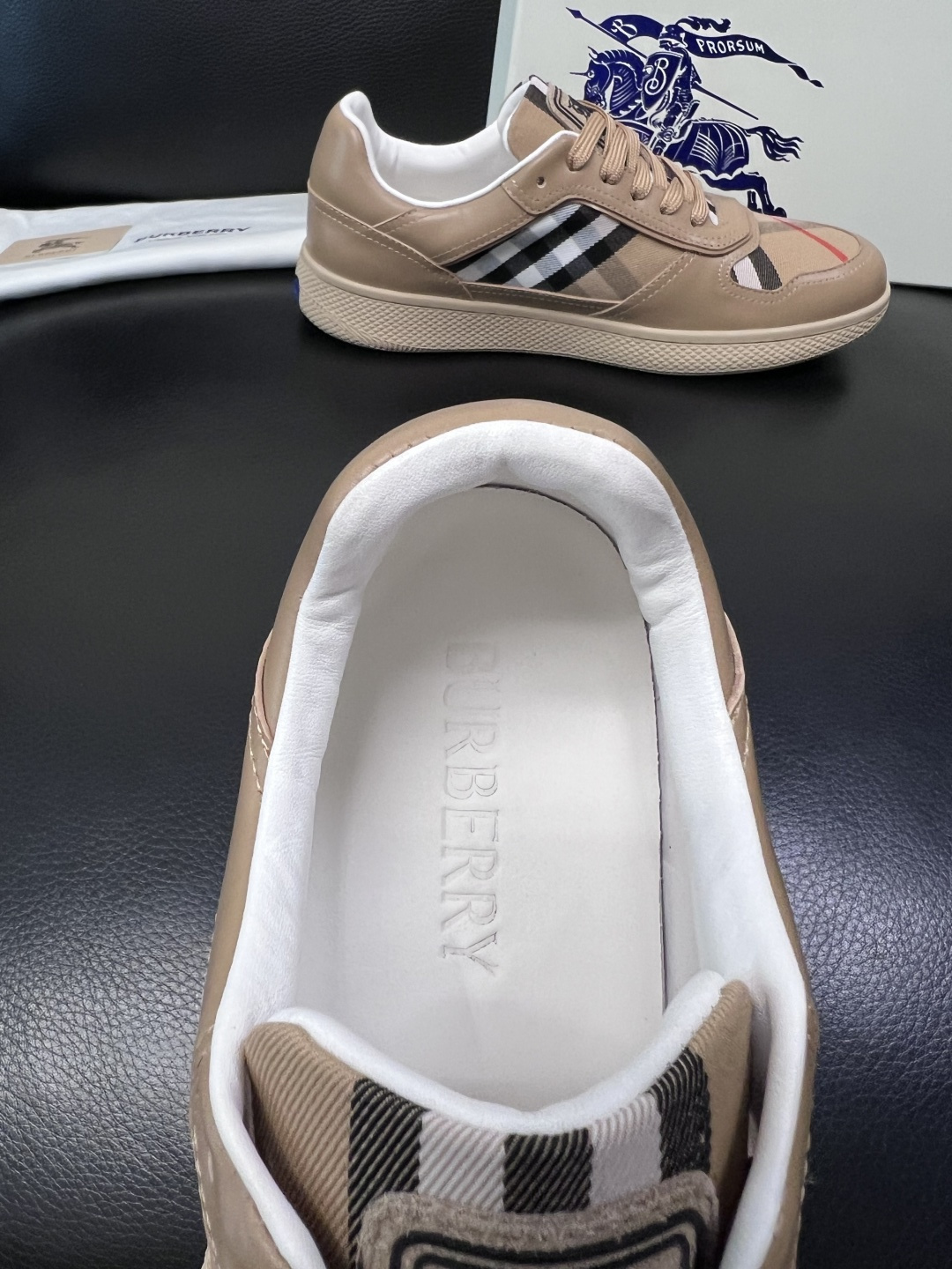 BURBERRY  顶级工艺品 巴宝莉 专柜同步，原厂配置意大利进口牛皮面料，高品质复杂拼接工艺，进口牛