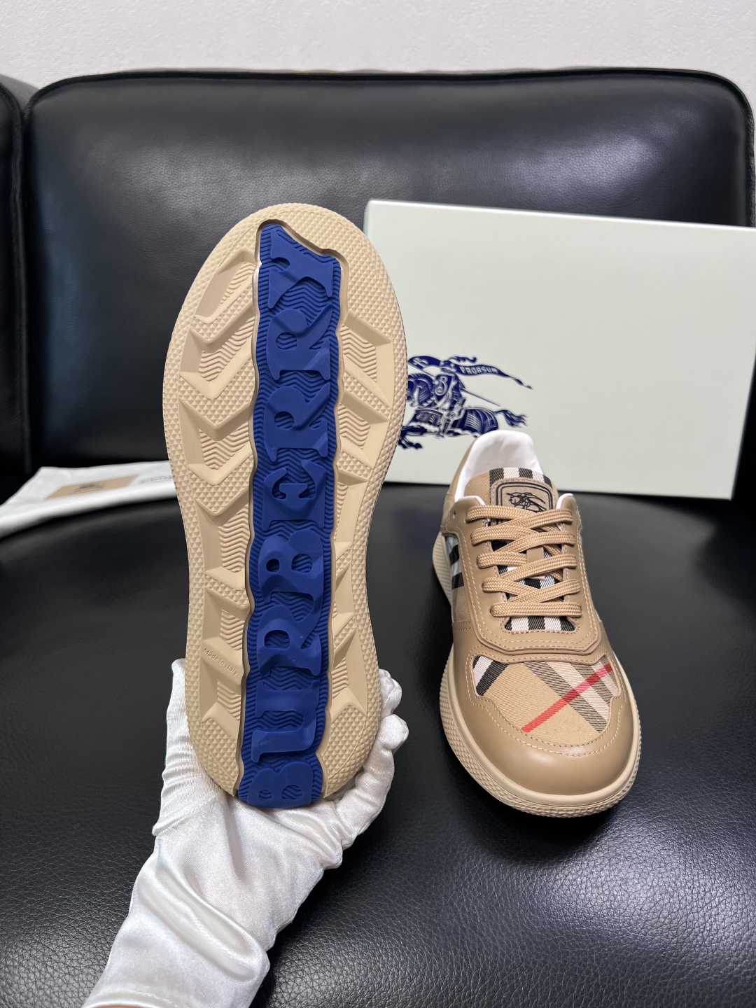 BURBERRY  顶级工艺品 巴宝莉 专柜同步，原厂配置意大利进口牛皮面料，高品质复杂拼接工艺，进口牛