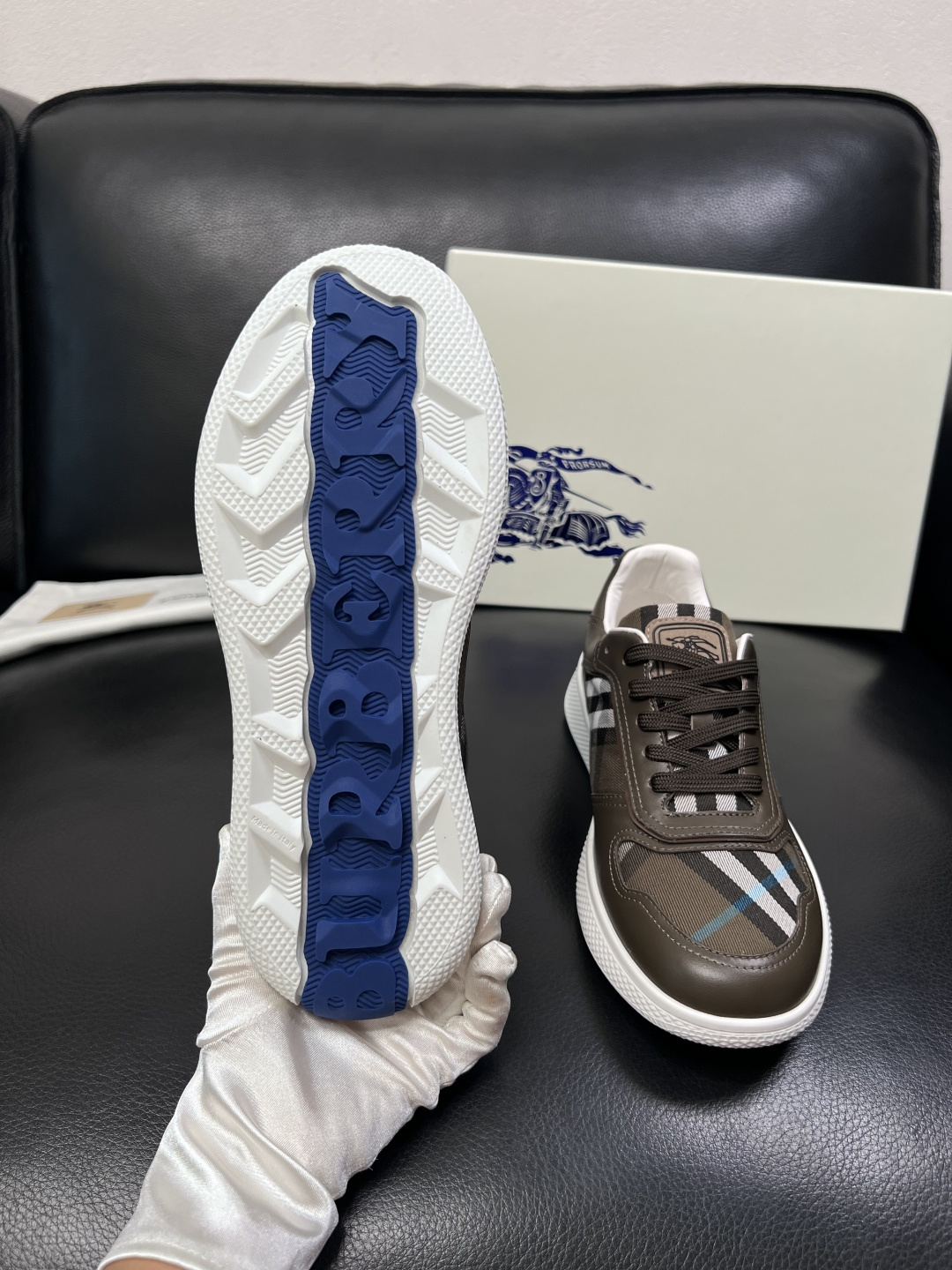 BURBERRY  顶级工艺品 巴宝莉 专柜同步，原厂配置意大利进口牛皮面料，高品质复杂拼接工艺，进口牛