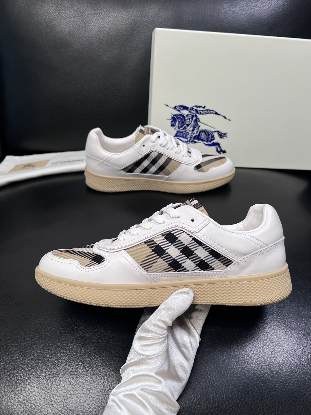 BURBERRY  顶级工艺品 巴宝莉 专柜同步，原厂配置意大利进口牛皮面料，高品质复杂拼接工艺，进口牛