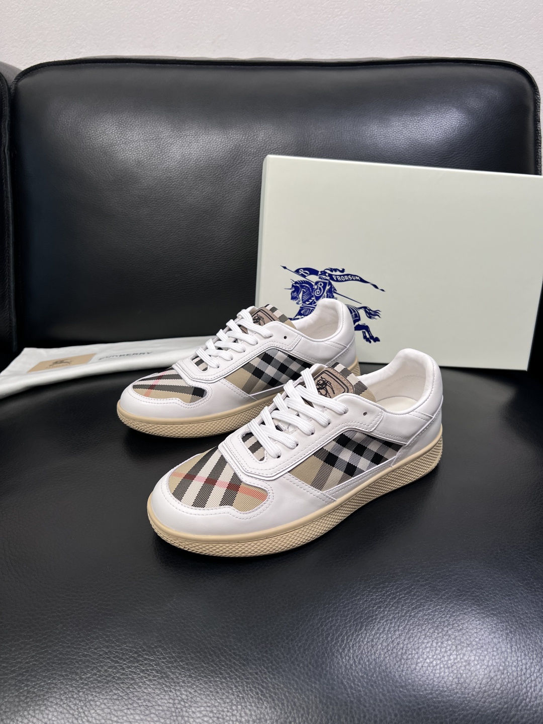 BURBERRY  顶级工艺品 巴宝莉 专柜同步，原厂配置意大利进口牛皮面料，高品质复杂拼接工艺，进口牛
