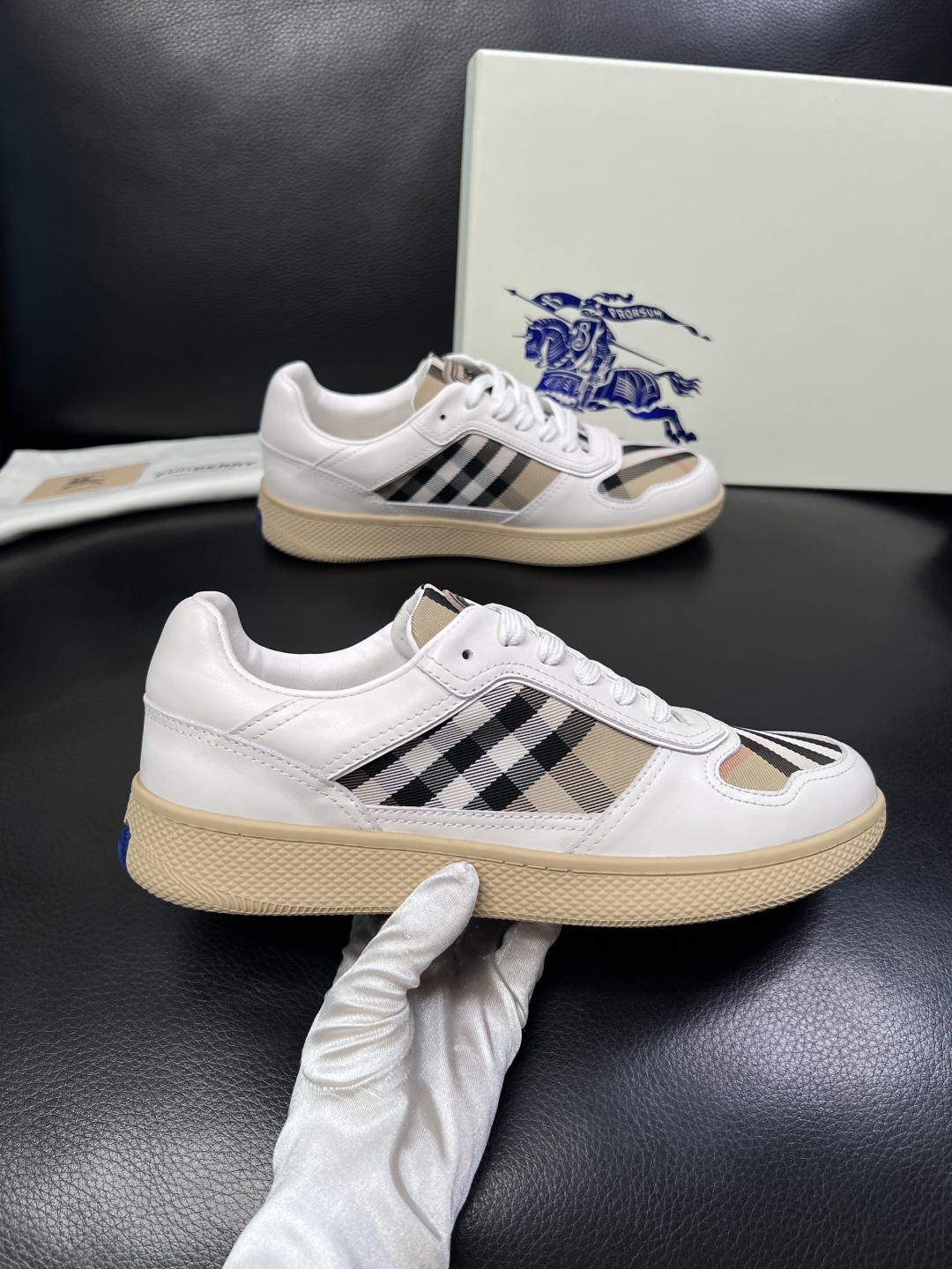 BURBERRY  顶级工艺品 巴宝莉 专柜同步，原厂配置意大利进口牛皮面料，高品质复杂拼接工艺，进口牛