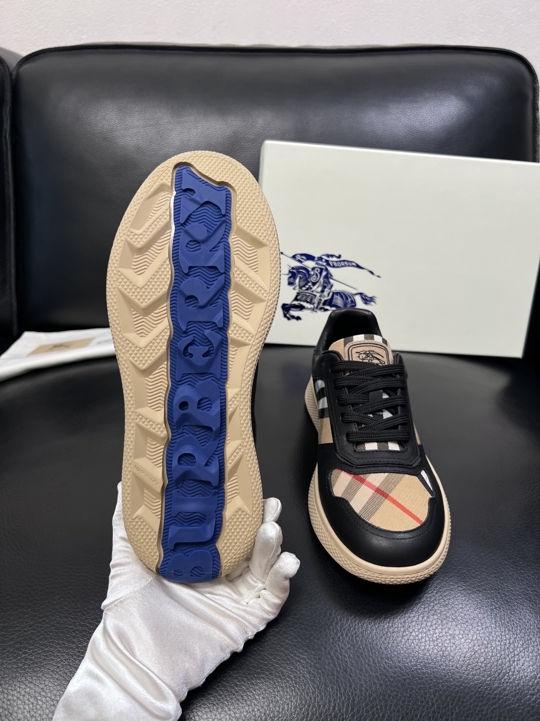 BURBERRY  顶级工艺品 巴宝莉 专柜同步，原厂配置意大利进口牛皮面料，高品质复杂拼接工艺，进口牛