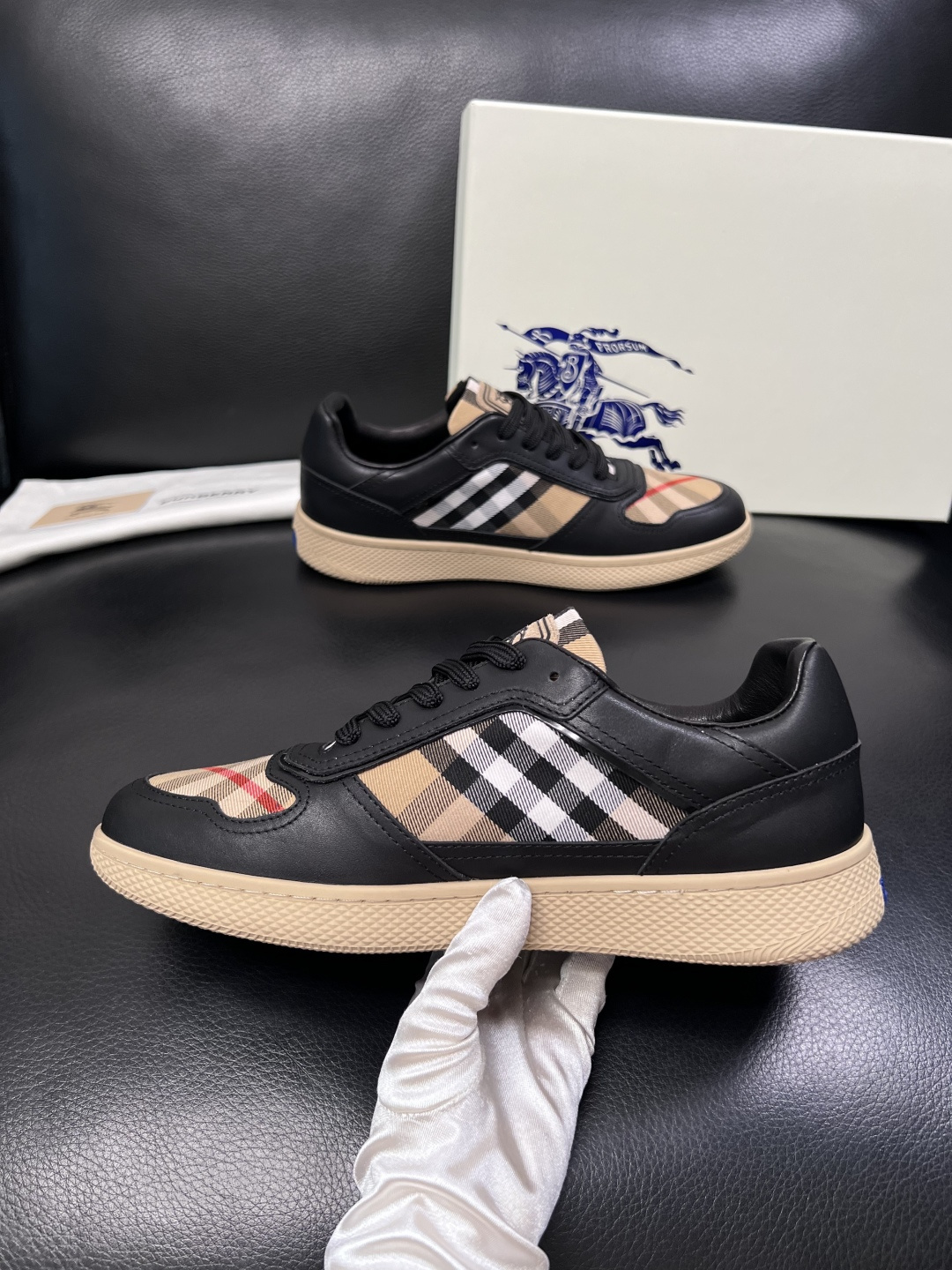 BURBERRY  顶级工艺品 巴宝莉 专柜同步，原厂配置意大利进口牛皮面料，高品质复杂拼接工艺，进口牛