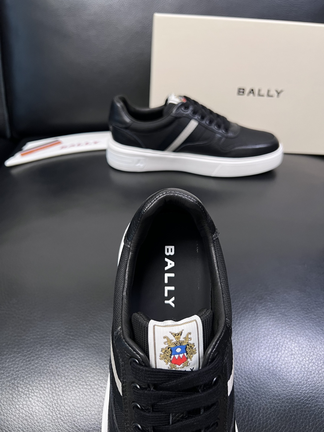 BALLY  高品质  顶级工艺品  巴利 专柜同原厂配置 ，鞋面意大利进口牛皮面料，进口水染牛皮里垫 