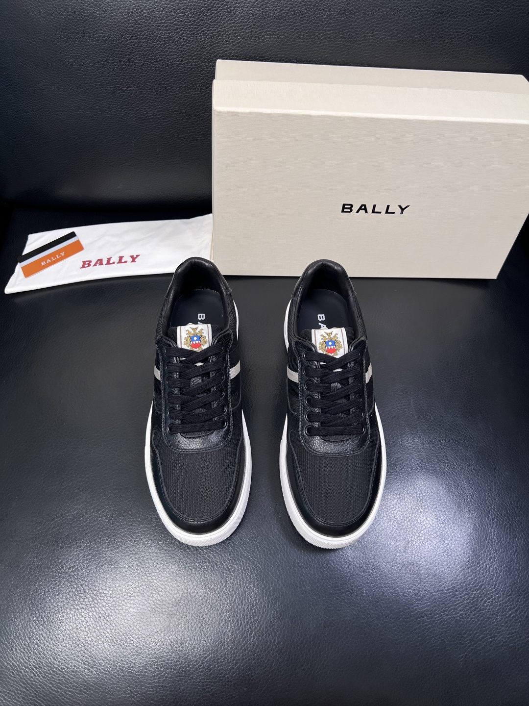 BALLY  高品质  顶级工艺品  巴利 专柜同原厂配置 ，鞋面意大利进口牛皮面料，进口水染牛皮里垫 