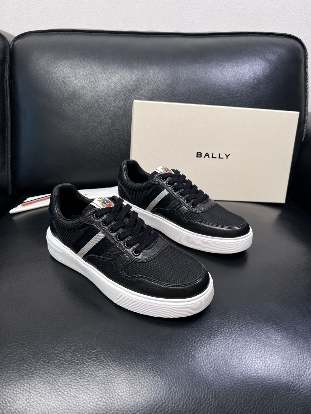 BALLY  高品质  顶级工艺品  巴利 专柜同原厂配置 ，鞋面意大利进口牛皮面料，进口水染牛皮里垫 