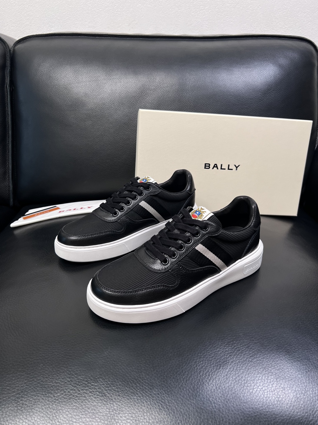 BALLY  高品质  顶级工艺品  巴利 专柜同原厂配置 ，鞋面意大利进口牛皮面料，进口水染牛皮里垫 