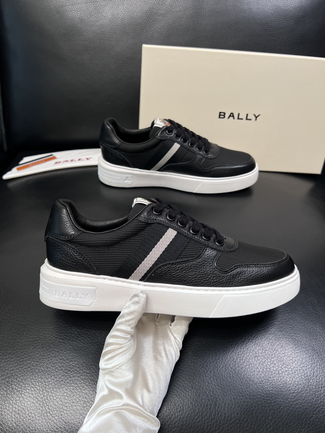 BALLY  高品质  顶级工艺品  巴利 专柜同原厂配置 ，鞋面意大利进口牛皮面料，进口水染牛皮里垫 
