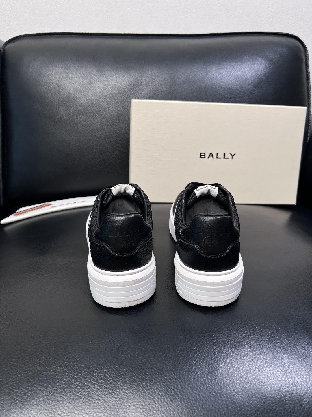 BALLY  高品质  顶级工艺品  巴利 专柜同原厂配置 ，鞋面意大利进口牛皮面料，进口水染牛皮里垫 