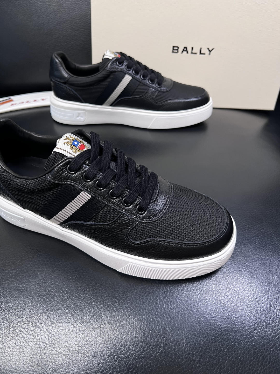 BALLY  高品质  顶级工艺品  巴利 专柜同原厂配置 ，鞋面意大利进口牛皮面料，进口水染牛皮里垫 