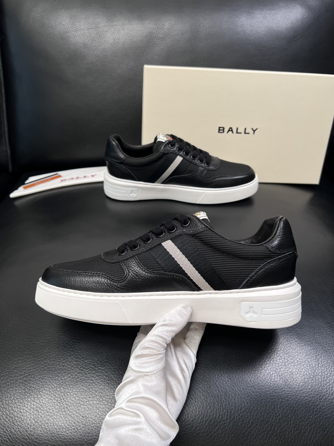 BALLY  高品质  顶级工艺品  巴利 专柜同原厂配置 ，鞋面意大利进口牛皮面料，进口水染牛皮里垫 