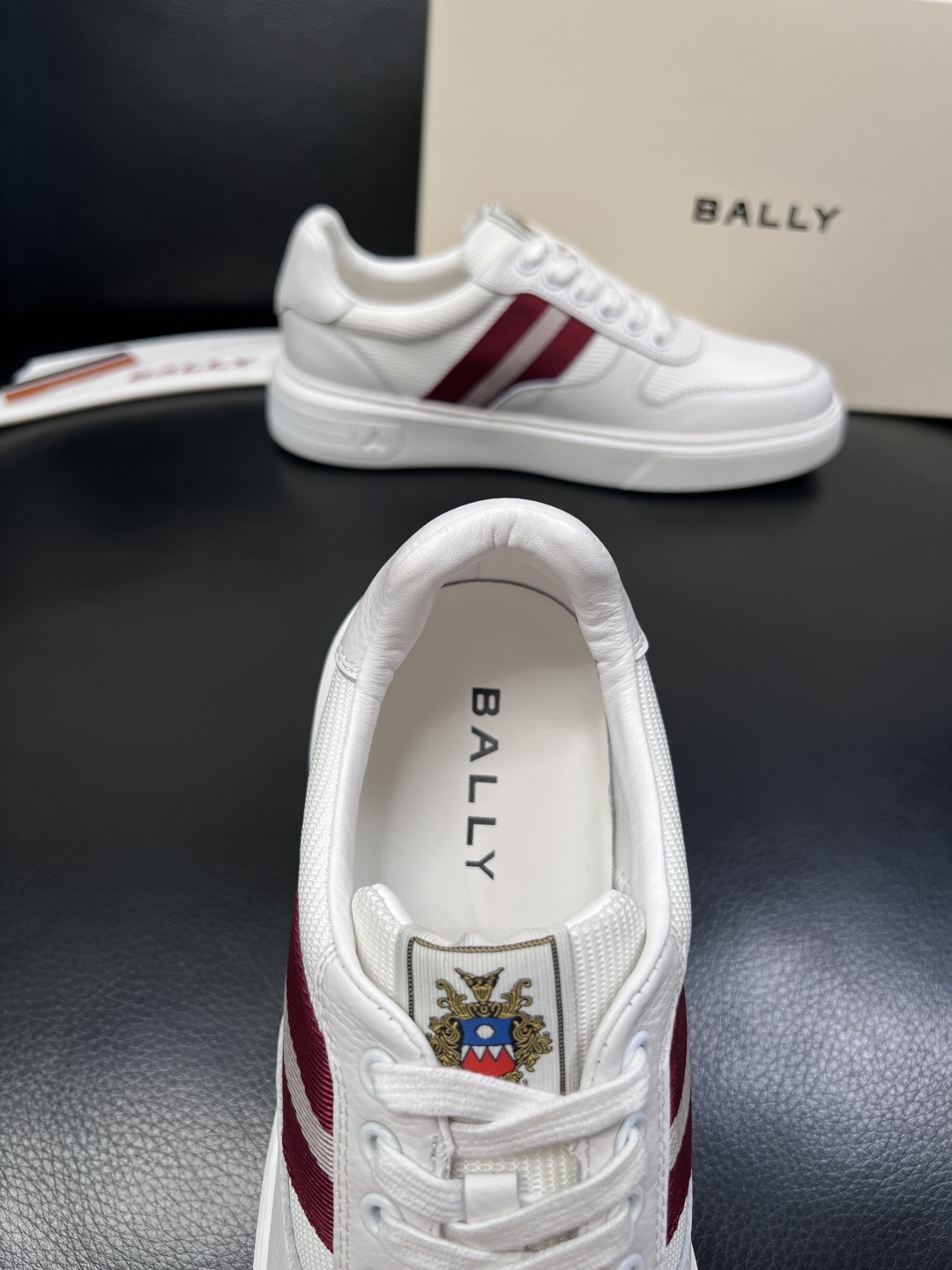 BALLY  高品质  顶级工艺品  巴利 专柜同原厂配置 ，鞋面意大利进口牛皮面料，进口水染牛皮里垫 